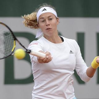 Stefanie Vögele doit terminer son match face à l'Estonienne Kaia Kanepi. [EPA/Keystone - Christophe Karaba]