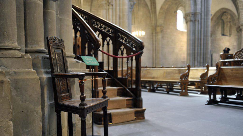 La chaise du réformateur Jean Calvin dans la cathédrale de Genève. [Keystone - Martial Trezzini]