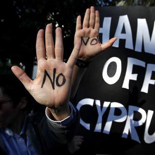 Les Chypriotes ne relâchent pas la pression. [AP/Keystone - Petros Karadjias]