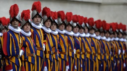 Comme chaque année, la cérémonie a lieu le jour de la commémoration de la résistance des gardes suisses pour la défense du pape Clément VII (1523-1534), lors du sac de Rome par les troupes de Charles Quint, le 6 mai 1527.