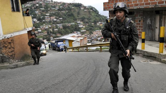 Des policiers colombiens lors d'une patrouille.