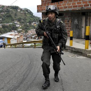 Des policiers colombiens lors d'une patrouille.