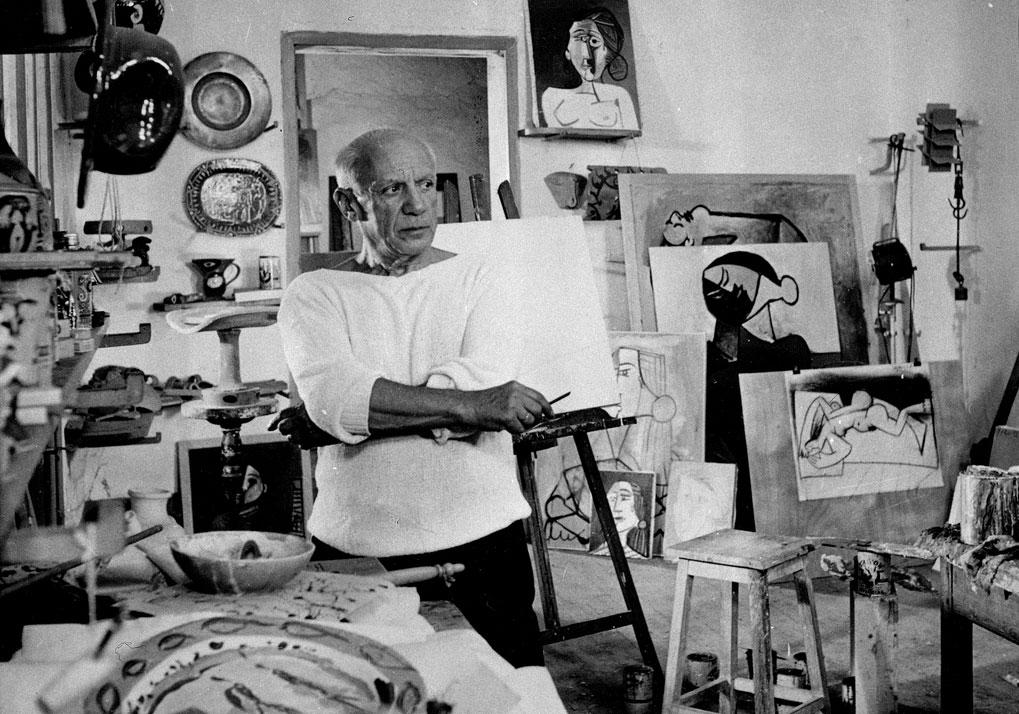 Picasso dans son atelier de Vallauris en 1953. [AP/Keystone]