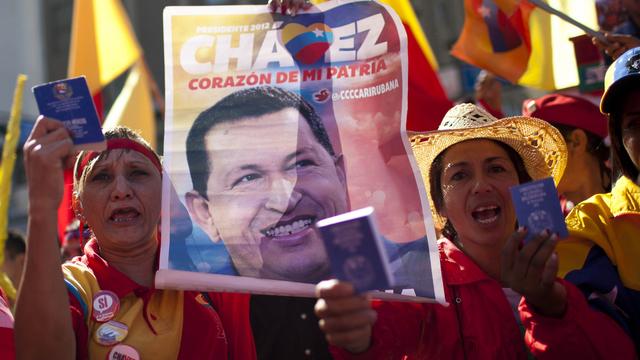 Des milliers de Vénézuéliens sont descendus dans la rue pour soutenir leur président Chavez, toujours hospitalisé. [AP Photo/Ariana Cubillos]