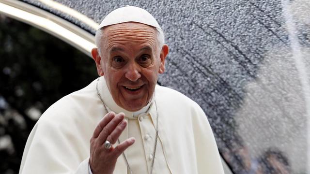 Vendredi 4 octobre: le pape François tout sourire au moment d'arriver à Assise. [EPA/Giampiero Sposito]