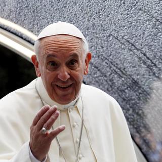 Vendredi 4 octobre: le pape François tout sourire au moment d'arriver à Assise. [EPA/Giampiero Sposito]