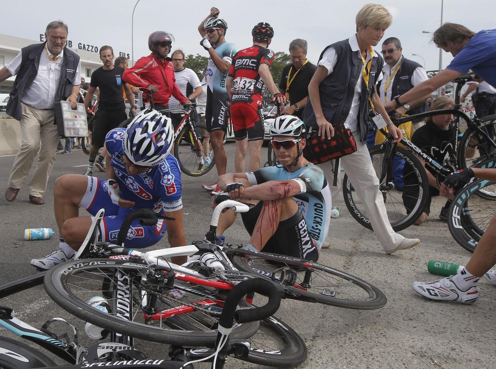 La Grande Boucle de Tony Martin (au centre) semble compromise. [KEYSTONE - Laurent Cipriani]