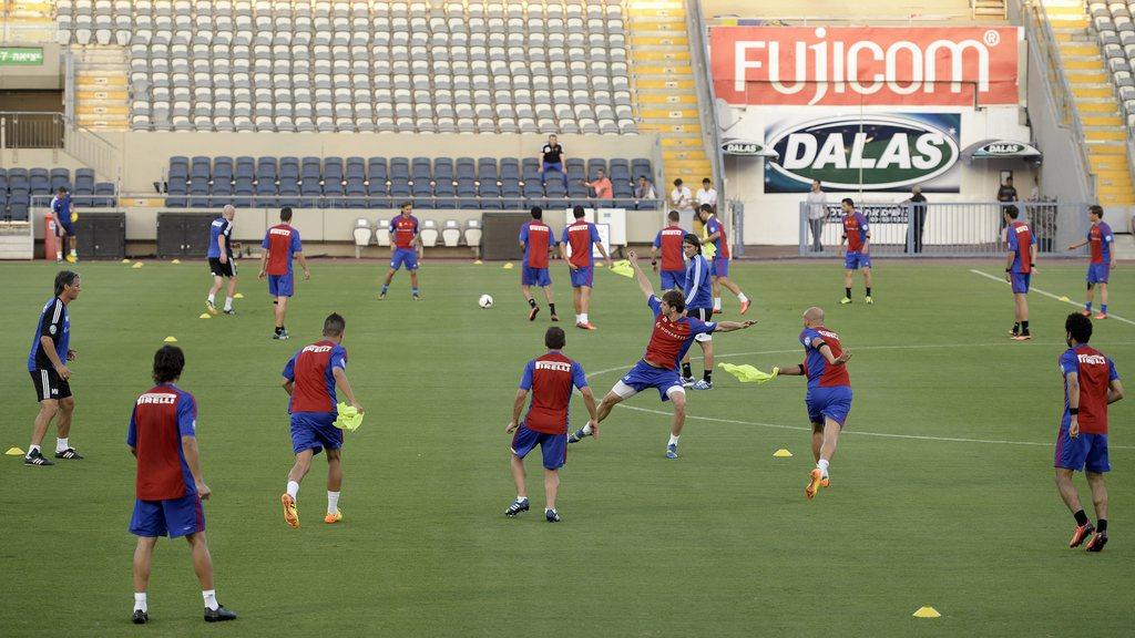 Le club bâlois a effectué ses dernières gammes lundi dans le Bloomfield Stadium. [KEYSTONE - GEORGIOS KEFALAS]