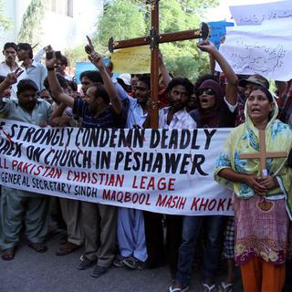 Des centaines de chrétiens manifestaient à Karachi, Faisalabad, Lahore et Peshawar pour demander des mesures de protection. [EPA/Keystone - Nadeem Khawer]