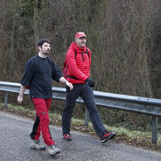 Christophe Darbellay et Yannick Buttet ont commencé leur périple vers Lourdes lundi matin. [Salvatore Di Nolfi]