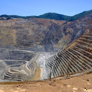 Exploitation minière de cuivre à ciel ouvert, Utah, USA. [Gary Whitton]