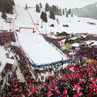 Le public d'Adelboden lors des épreuves de ski alpin 2012. [Peter Klaunzer]