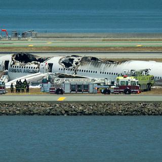 L'avion qui s'est écrasé à San Francisco transportait 290 passagers selon les médias américains. [AP/Noah Berger]
