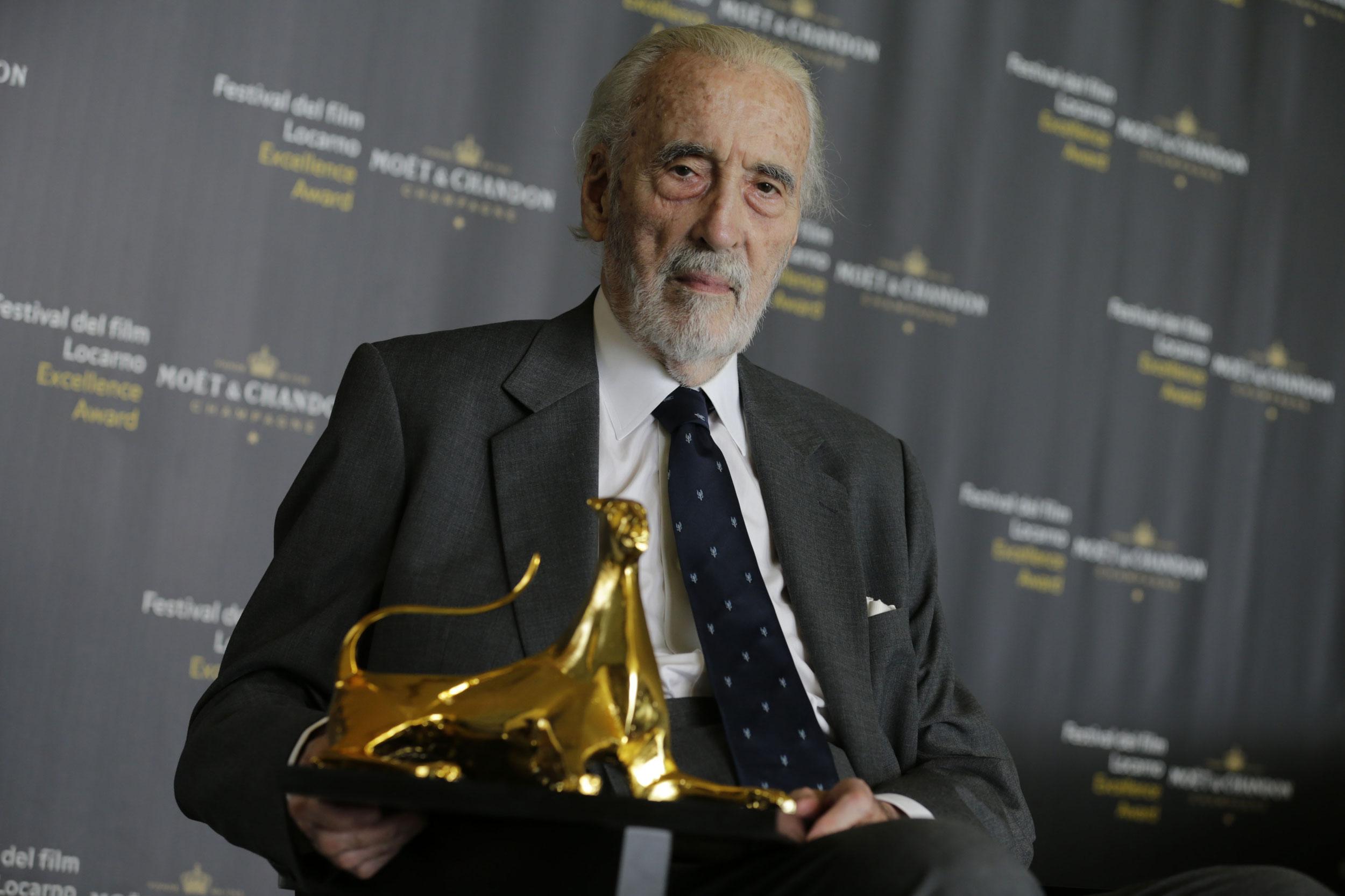 Le Festival du film de Locarno a décerné à Sir Christopher Lee le prix de "L’Excellence Award Moët & Chandon". [pardolive.ch - Massimo Pedrazzini]