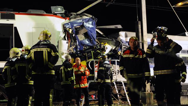 Pendant la nuit, les pompiers ont désincarcéré le corps d'un des conducteurs. [ALAIN GROSCLAUDE]