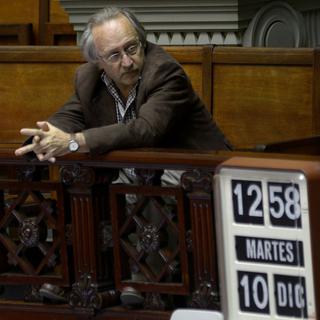 Le ministre uruguayen Julio Calzada, mardi lors du vote au Sénat.