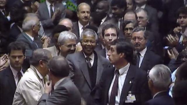 Nelson Mandela à Genève en 1990. [RTS]