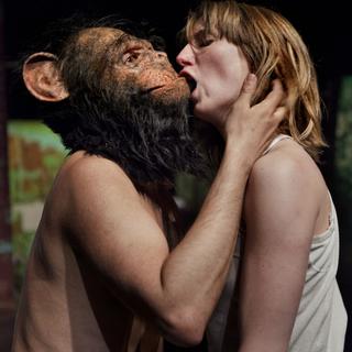 Une scène de la pièce "Le baiser et la morsure" de Guillaume Béguin. [arsenic.ch - Steeve Iuncker]