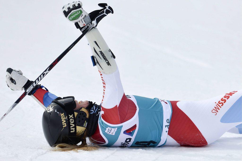 Lara Gut était particulièrement heureuse de ce 2e podium de l'hiver. [KEYSTONE - PETER SCHNEIDER]