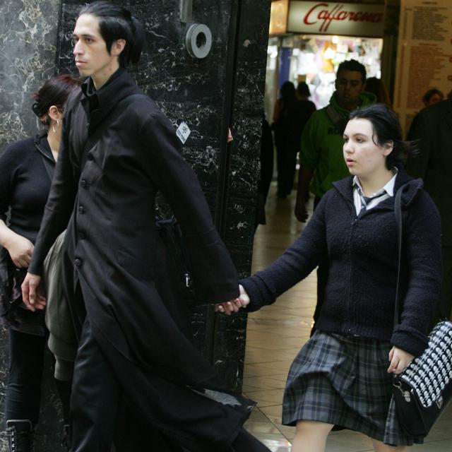 Un jeune couple gothique. [AFP - David Lillo]