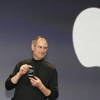 Steve Jobs lors de la présentation du premier iPhone en janvier 2007. [Tony Avelar]