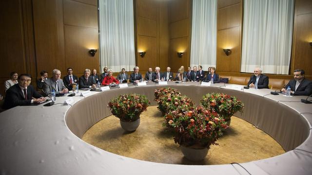 Les discussions entre les grandes puissances et l'Iran sur son programme nucléaire controversé ont repris à Genève.