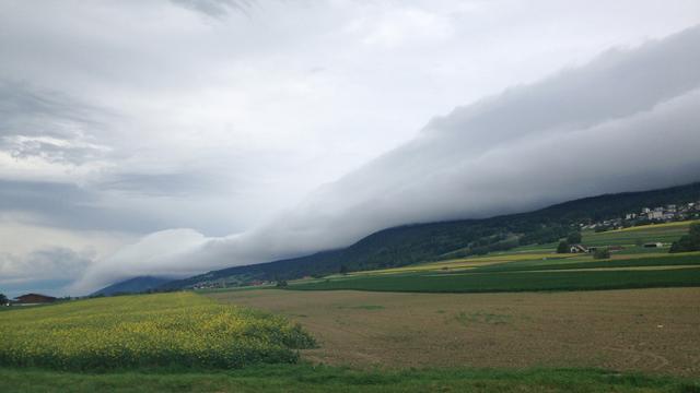 L'orage déboule dans le Val-de-Ruz (NE) avec de fortes rafales. [Bastien Nusbaumer]