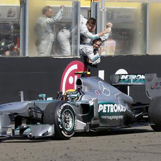 Hamilton remporte pour la quatrième fois le GP de Hongrie, la première au volant d'une Mercedes. [Petr David Josek]
