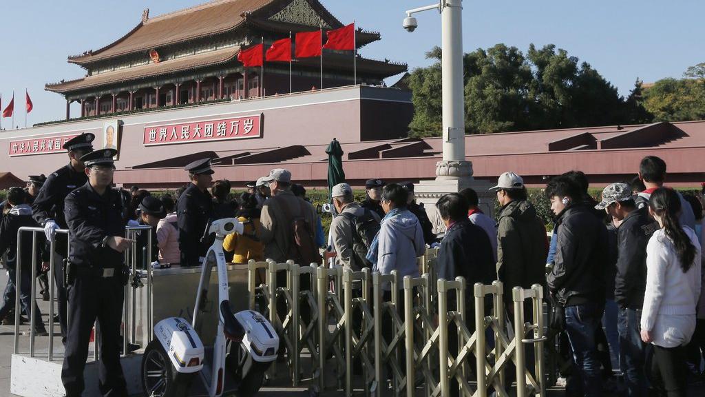 La police sur le qui-vive après l'accident de la place Tiananmen à Pékin. [EPA/ROLEX DELA PENA]