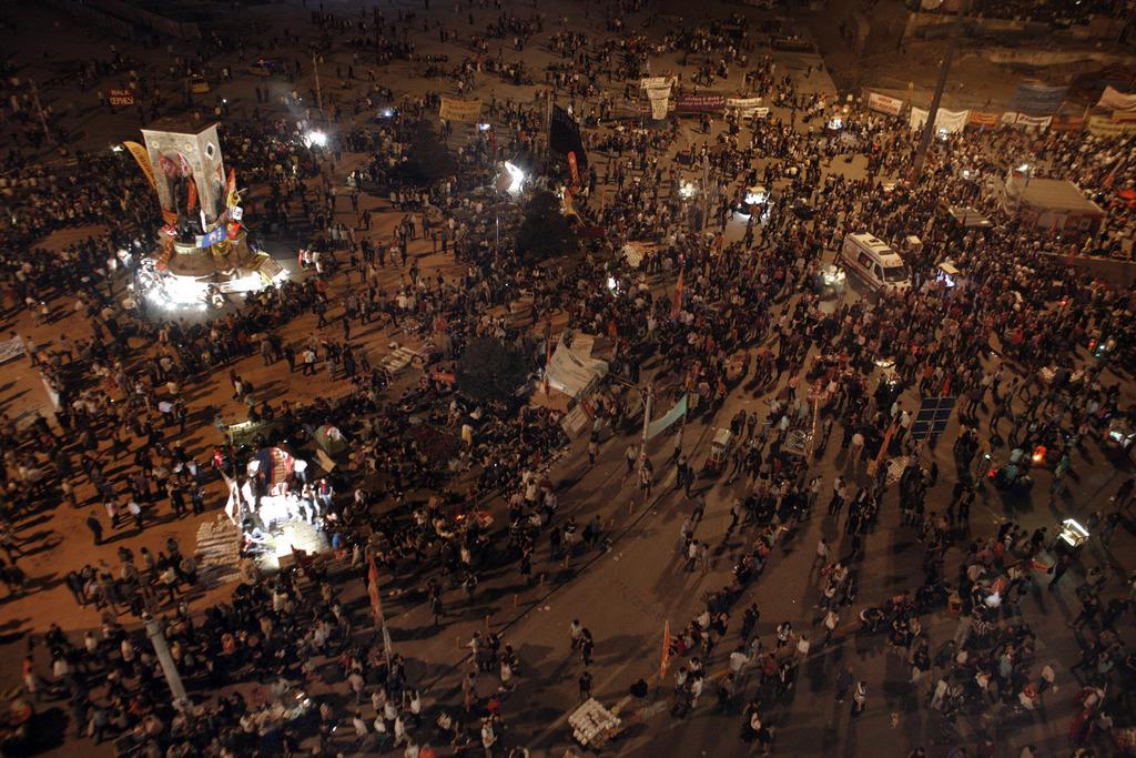 En Turquie, des milliers de manifestants ont a nouveau occupé la place Taksim à Istambul.