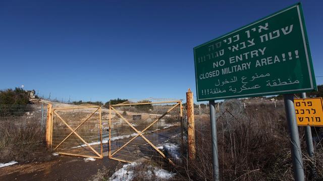 Un porte menant à la frontière entre Israël et le Liban, près de la ville de Rosh Hanikra, dans le nord d'Israël. [ATEF SAFADI]