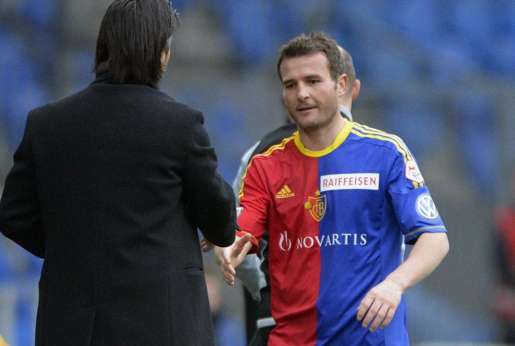 Alex Frei, rechts, von Basel wird ausgewechselt beim Fussball Meisterschaftsspiel zwischen dem FC Basel und dem FC Thun vom Sonntag 17. Maerz 2013 in Basel. (KEYSTONE/Urs Flueeler) [Urs Flüeler]