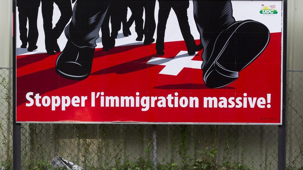 Affiche de l’initiative contre l’immigration massive. [Keystone - Salvatore Di Nolfi]