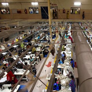Une dizaine de grandes marques se sont engagées à améliorer la sécurité des usines textiles au Bangladesh. [AP Photo/Keystone - Manish Swarup]