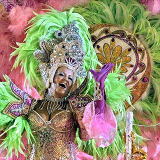 Une danseuse défile lors du carnaval de Rio de Janeiro. [Maurico Lima]