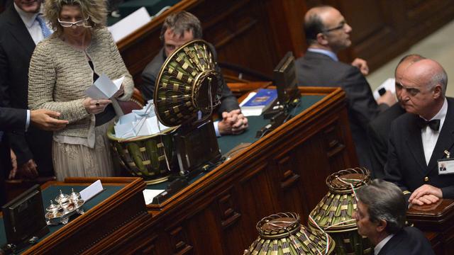 Comptage des bulletins pour l'élection du président au parlement en Italie [ALBERTO PIZZOLI]