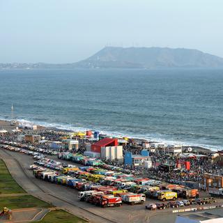 Le parking du Dakar 2013 à Lima, au Pérou. [Franck Fife]