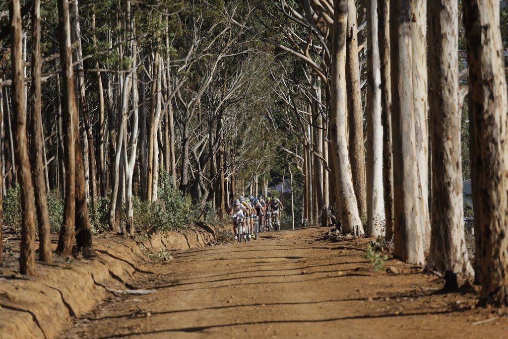 Les coureurs de la Cape Epic ont eu droit à des paysages magnifiques en Afrique du Sud. [KEYSTONE - Kim Ludbrook]