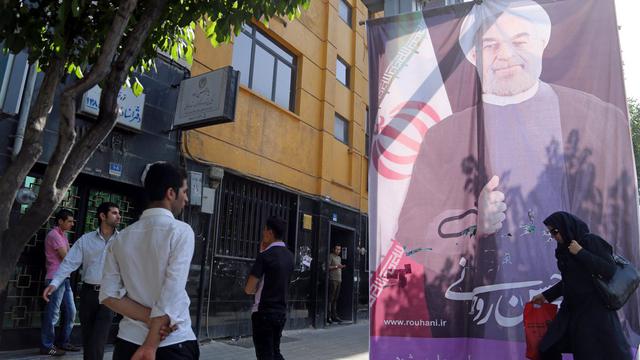 Un grand poster de Hassan Rohani dans les rues de Téhéran. [Abedin Taherkenareh - EPA]