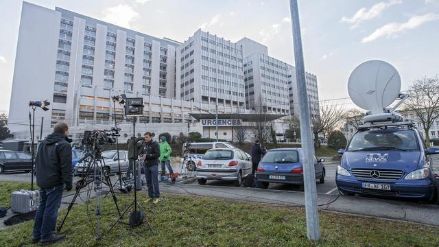 Les médias du monde entier attendent les bulletins de santé de Michael Schumacher. [EPA/Salvatore di Nolfi]