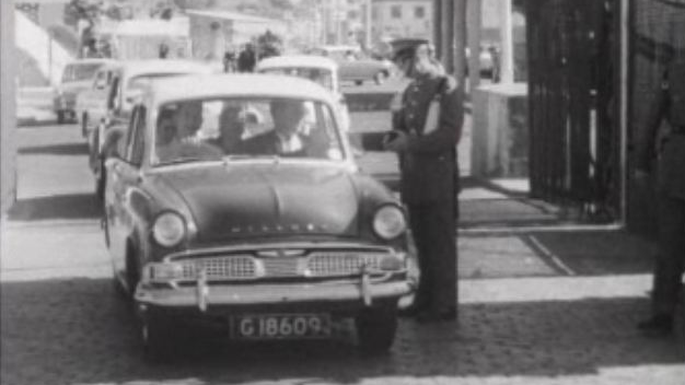 La frontière de Gibraltar en 1964. [RTS]