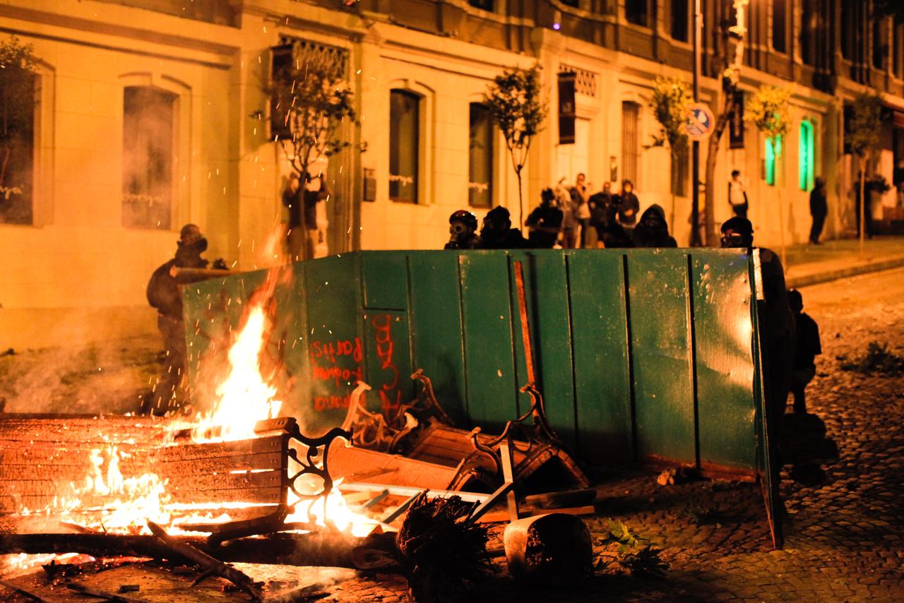 Des heurts ont opposé la police et des manifestants près du bureau du Premier ministre à Istanbul. [GURCAN OZTURK]