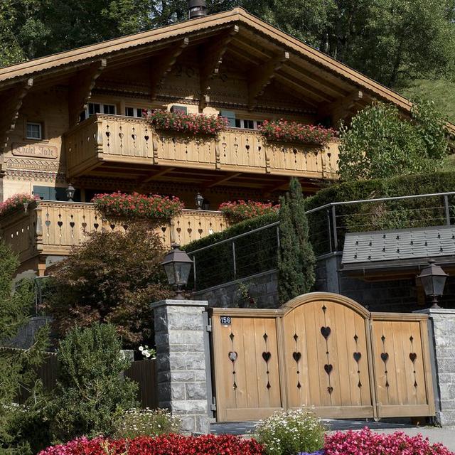 Le "Chalet Jade" du chanteur français Johnny Hallyday à Gstaad. [Jean-Christophe Bott]