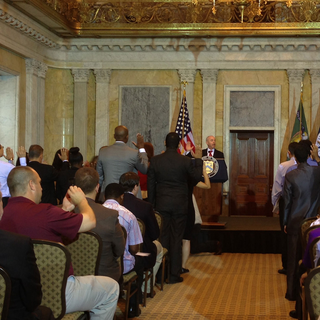 30 nouveaux Américains ont prêté serment mercredi 03.07.2013 à Washington. [Eric Guevara-Frey]