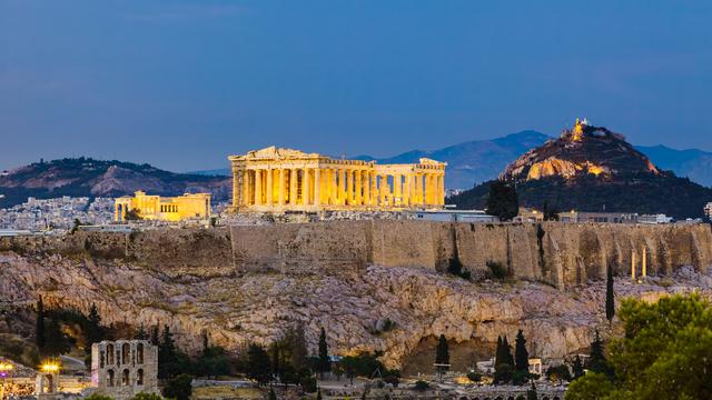 L'Acropole de nuit, à Athènes. [Fotolia - Sborisov]