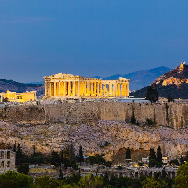 L'Acropole de nuit, à Athènes. [Fotolia - Sborisov]