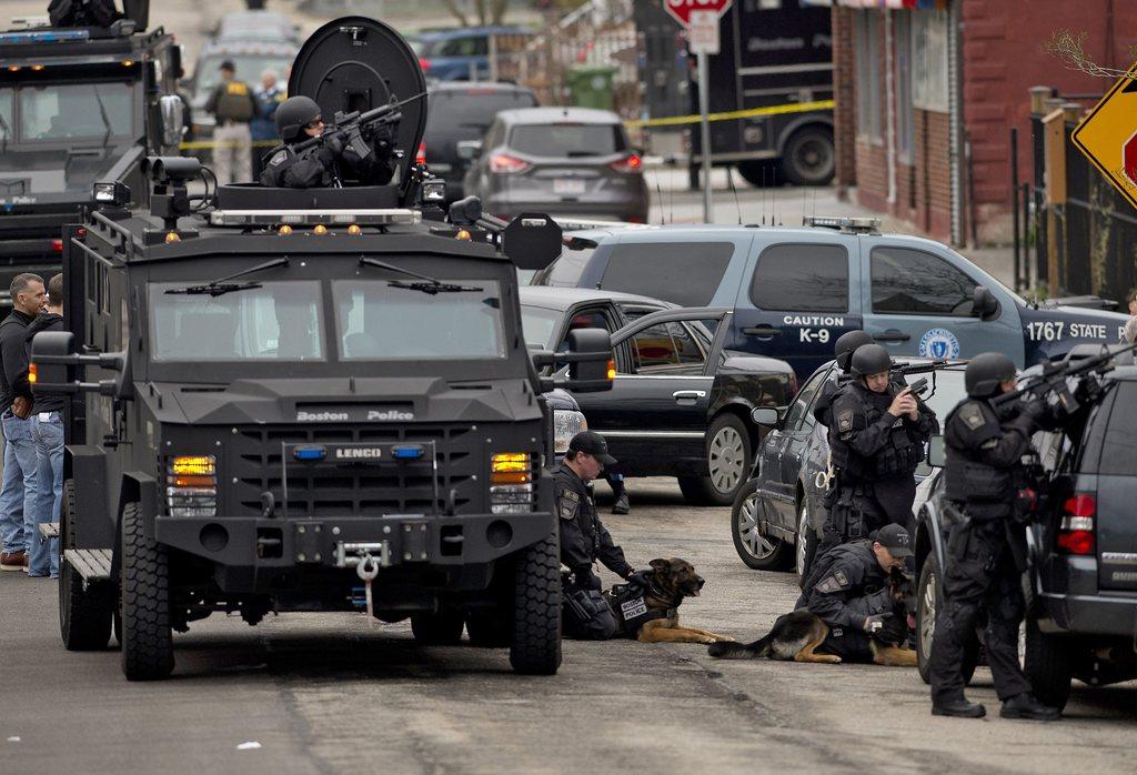 Un impressionnant déploiement policier à travers Boston. [CJ Gunther]