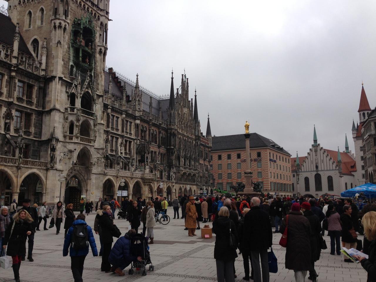 Le balcon du "Rathaus", sur la "Marienplatz". C'est là que le Bayern viendra bientôt fêter son 23e titre. [Daniel Burkhalter]