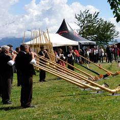 Le Festival international de cor des Alpes de Nendaz a attiré de nombreux spectateurs en 2012. [www.nendazcordesalpes.ch/]