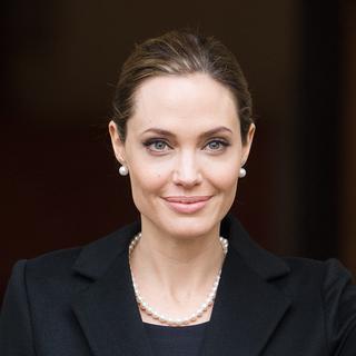 Pour prévenir un risque très élevé de cancer en raison d'un gène défectueux, l'actrice Angelina Jolie a subi une double mastectomie. [Leon Neal]